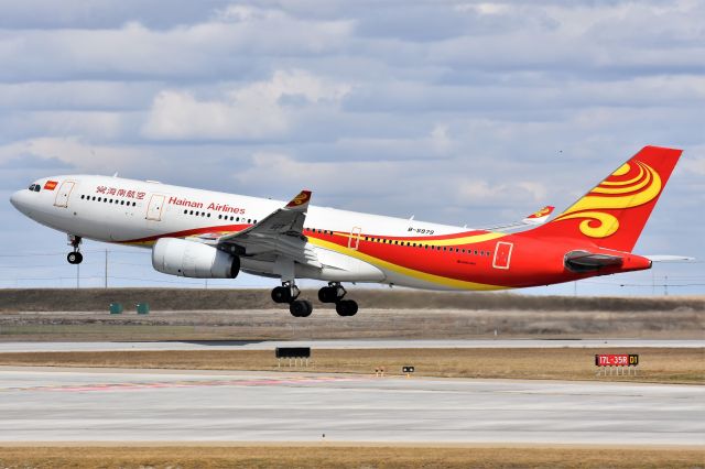 Airbus A330-200 (B-5979) - Hainan Airlines Airbus A330-243 departing YYC on Apr 20.