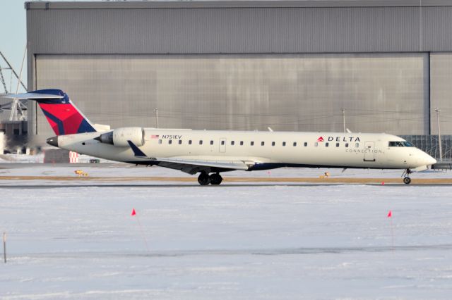 Canadair Regional Jet CRJ-700 (N751EV)