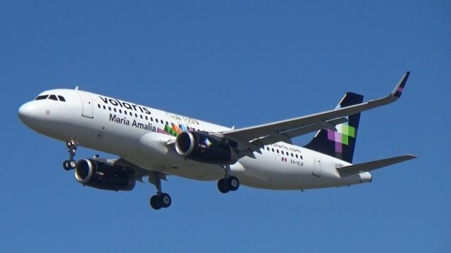 Airbus A320 (XA-VLR) - From Guadalajara, with the "Costa Rica" special livery.