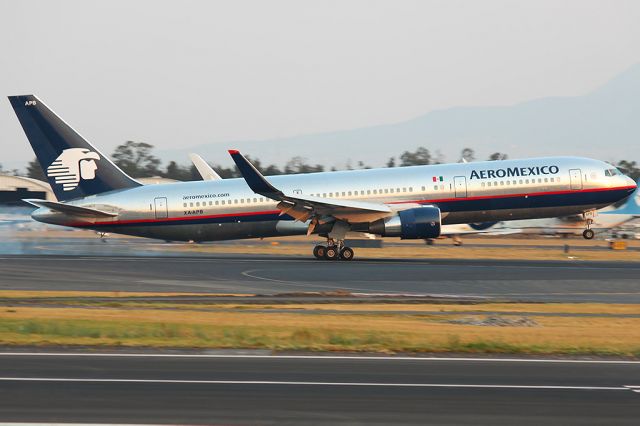 BOEING 767-300 (XA-APB)