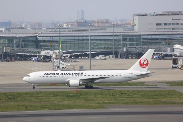 BOEING 767-300 (JA8399)