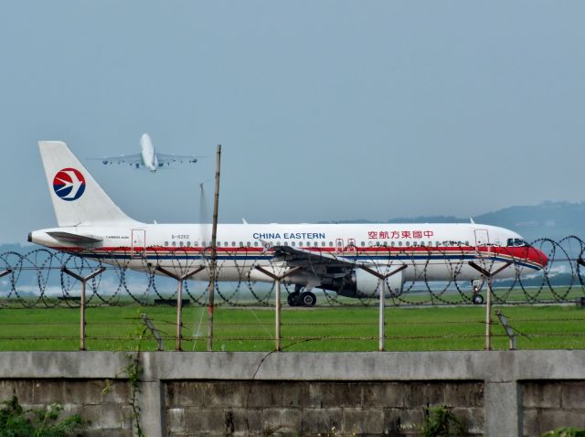Airbus A320 (B-6262)
