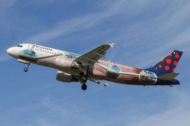 Airbus A320 (OO-SNM) - Recently painted in the Atomium scheme, OO-SNM departs to Brussels as SN2174