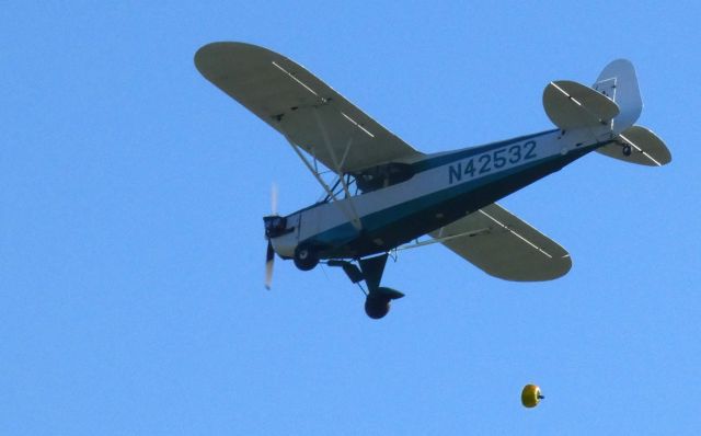 Piper NE Cub (N42532) - "Pumpkins Away" at the annual Great Pumpkin Fly-In for this 1945 Taylorcraft Piper J3C-65 Cub in the Autumn of 2022.