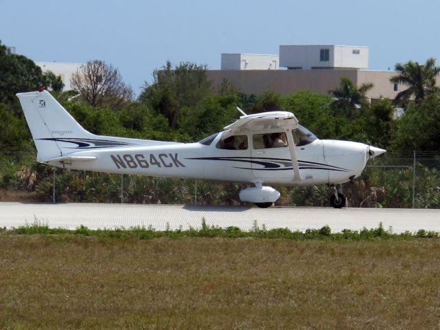 Cessna Skyhawk (N864CK) - Roll out after a landing runway 23.