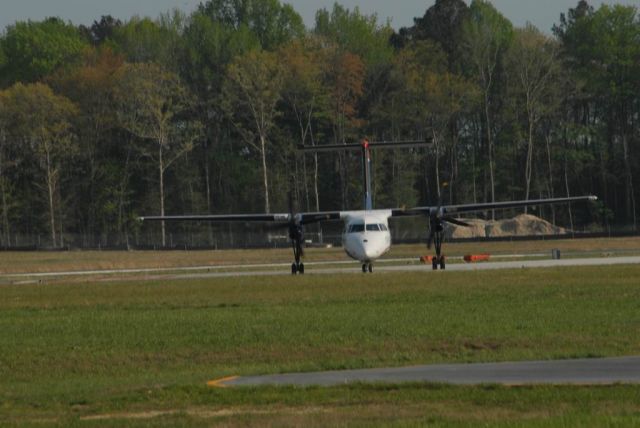 N810EX — - Dash 8 100 Service from PHL in the new USAirways Paint Scheme.