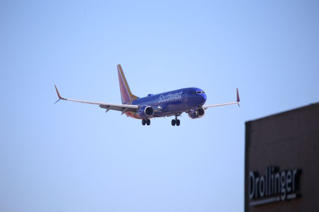 Boeing 737-800 (N8558Z)