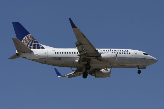 Boeing 737-500 (N14613) - March 27, 2011 - Continental arrived Detroit 