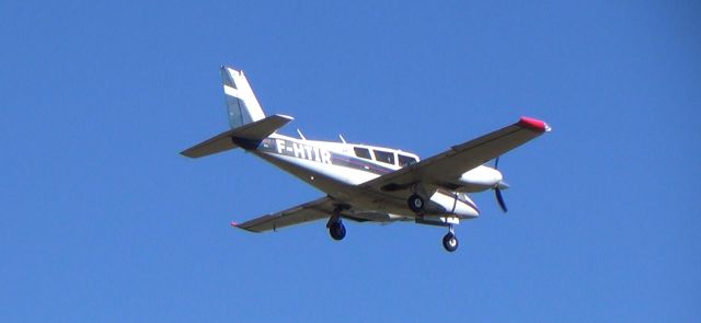 Piper PA-30 Twin Comanche (F-HTIR)