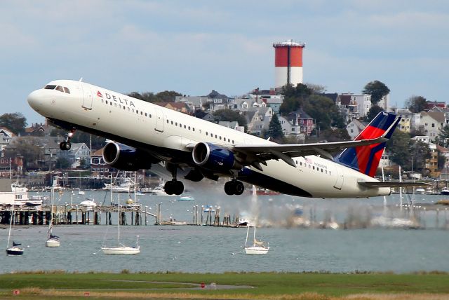 Airbus A321 (N301DN) - DL 981 to Atlanta departing on 33L