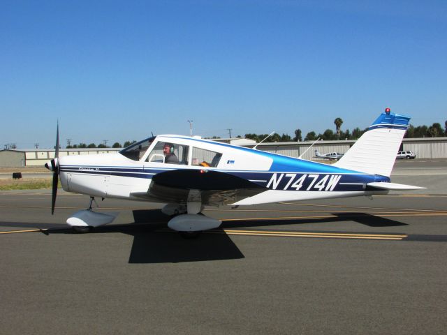 Piper Cherokee (N7474W) - Taxiing at Fullerton