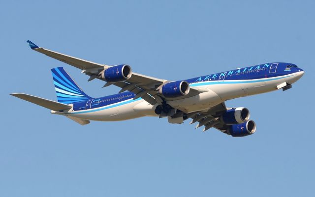 Airbus A340-500 (4K-AZ86) - 20/03/2014br /Take-off 08G