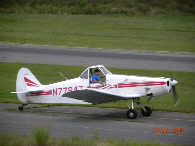 Piper PA-25 Pawnee (N7764Z) - N7764Z taxiing at KBLM. It is a banner airplane.