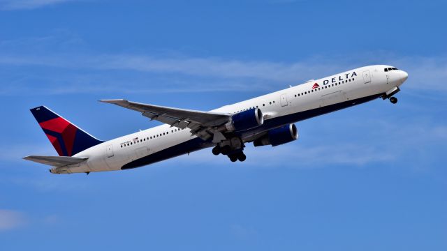 BOEING 767-400 (N839MH) - Delta 764 headed home to Atlanta.