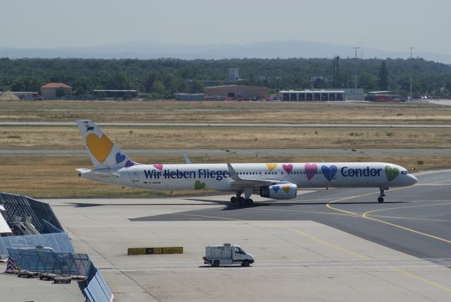 Boeing 757-200 (D-ABON) - Condor B757-300