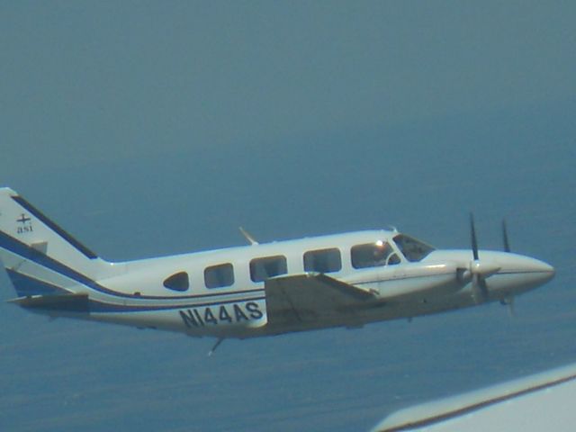 Piper Navajo (N144AS)