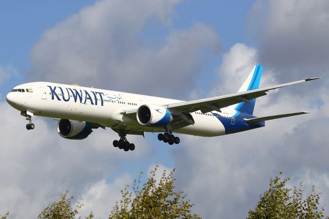 BOEING 777-300ER (9K-AOK)