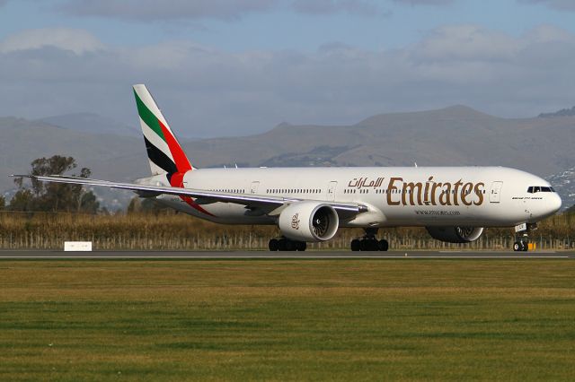 BOEING 777-300ER (A6-ECR) - 2 APR 2011