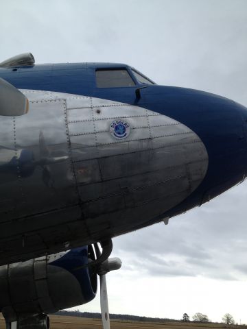 Douglas DC-3 (N28AA)