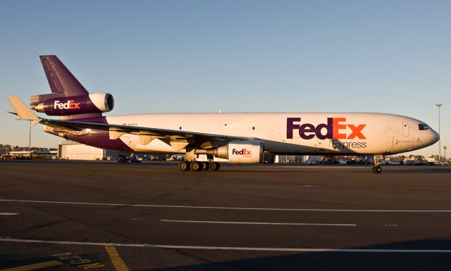 Boeing MD-11 (N592FE) - Broadside view !