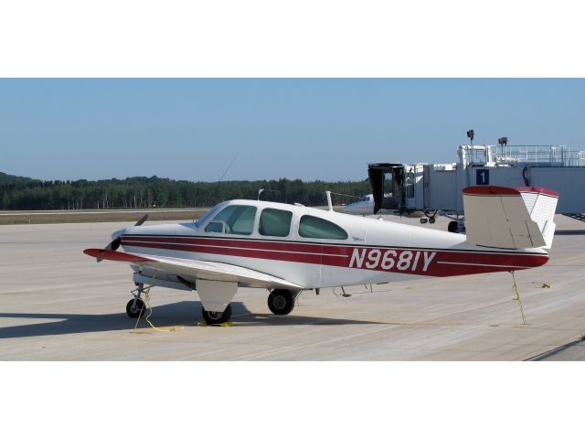 Beechcraft 35 Bonanza (N9681Y) - A very nice V-tail Bonanza.