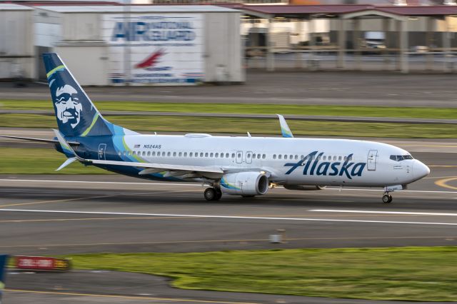 Boeing 737-800 (N524AS) - 7th November, 2023: Accelerating on runway 28L at PDX for takeoff - past the 'Oregon Air National Guard' hanger. 