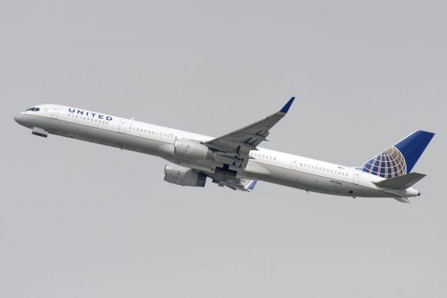 BOEING 757-300 (N77865) - N77865  Boeing  B757-33N  UAL  KLAX  20130305  4418