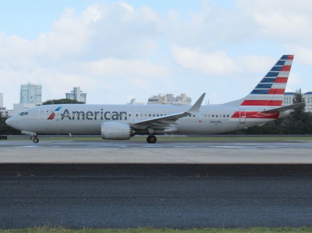 Boeing 737 MAX 8 (N303RE)