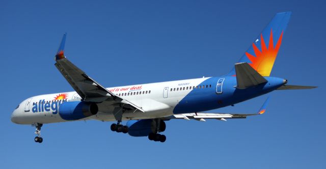 Boeing 757-200 (N906NV) - Arrival Landing 30L, picking up SAN JOSE STATE UNIVERSITY FOOTBALL TEAM for trip to PHNL in game against UNIVERSITY OF HAWAII, "RAINBOW WARRIORS"