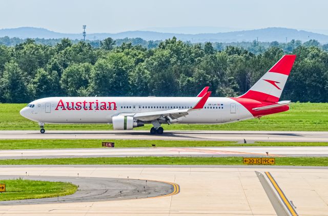 BOEING 767-300 (OE-LAY)