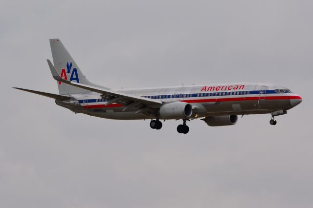 Boeing 737-800 (N884NN) - American - N884NN - B737-800 - Arriving KDFW 12/19/2013