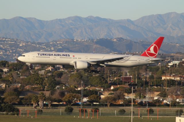 BOEING 777-300ER (TC-JJO)