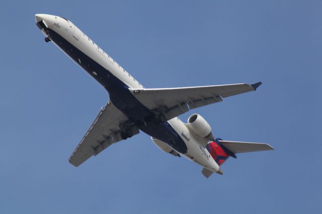 Canadair Regional Jet CRJ-700 (N631SK)