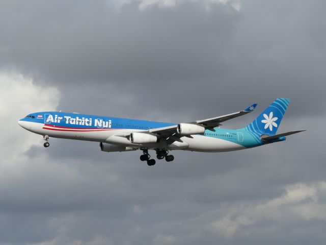 Airbus A340-300 (F-OSUN) - Air Tahiti Nuis stunning A340-300 landing on RWY 24R at KLAX.