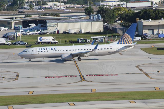 Boeing 737-900 (N69824)