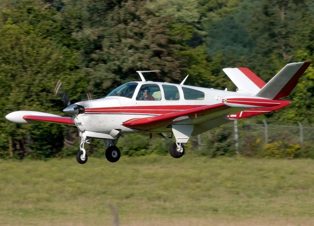 Beechcraft 35 Bonanza (N572T)