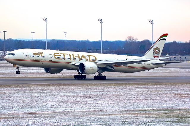 BOEING 777-300ER (A6-ETL)