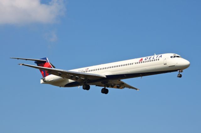 McDonnell Douglas MD-88 (N907DL)