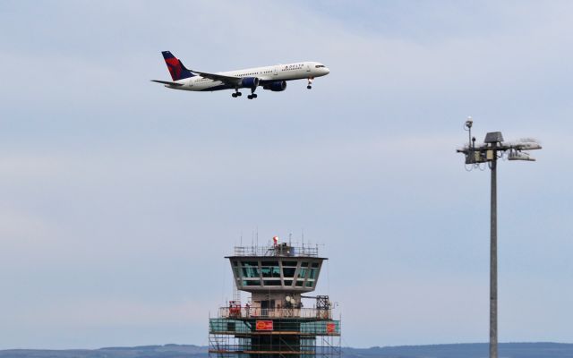 Boeing 757-200 (N712TW) - delta b757-2 n712tw on a low go around by the tower at shannon to verify whether the left landing gear was down and locked due to a faulty indicator light 11/10/16.