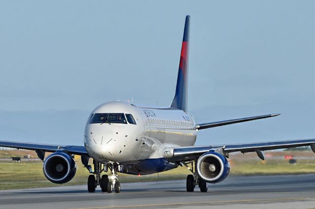 Embraer 170/175 (N253SY)