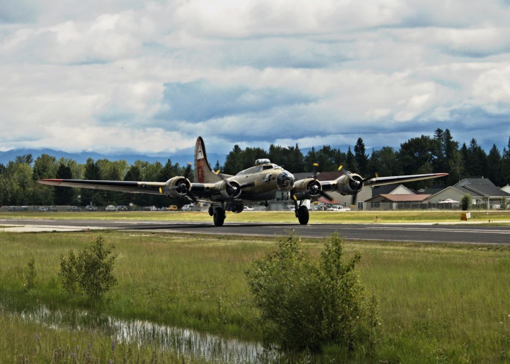 Boeing B-17 Flying Fortress (N93012)