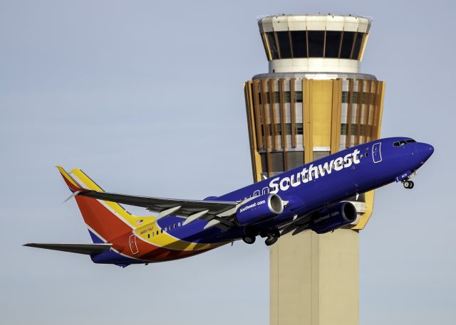 Boeing 737-800 (N8579Z)