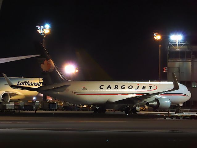 BOEING 767-300 (C-FCCJ) - I took this picture on May 23, 2020.br /W81488/23 PVG-NRTbr /W81488/24 NRT-YVRbr /C-FCCJ is staying tonight in preparation for tomorrow morning's FLT.