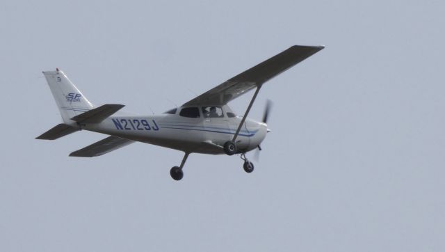 Cessna Skyhawk (N2129J) - Shortly after departure is this 2003 Cessna Skyhawk SP 172S in the Autumn of 2019.