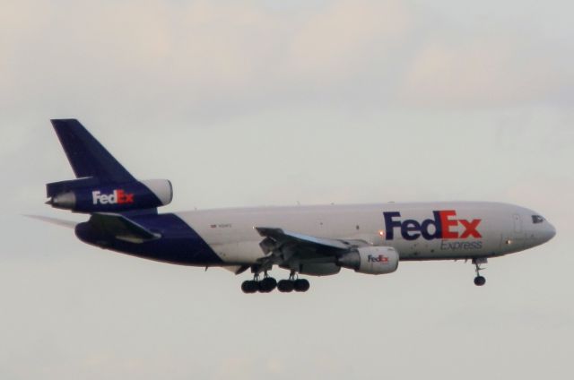 McDonnell Douglas DC-10 (N319FE)