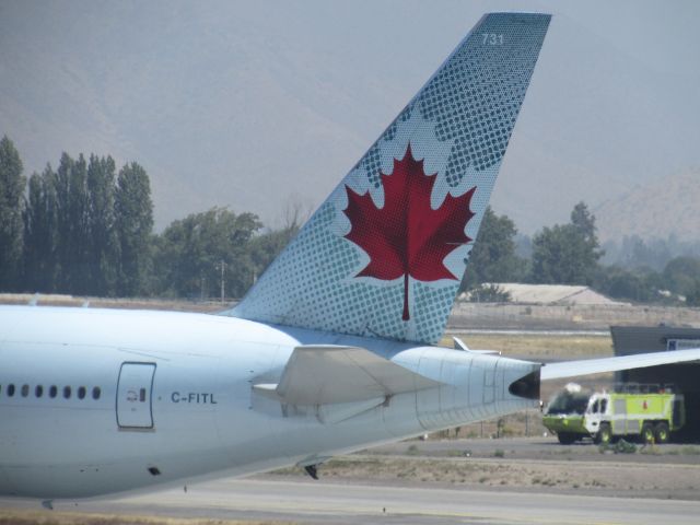 BOEING 777-300ER (C-FITL)