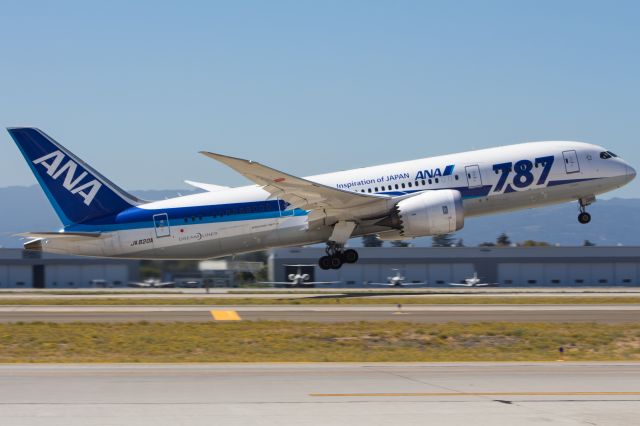 Boeing 787-8 (JA820A)