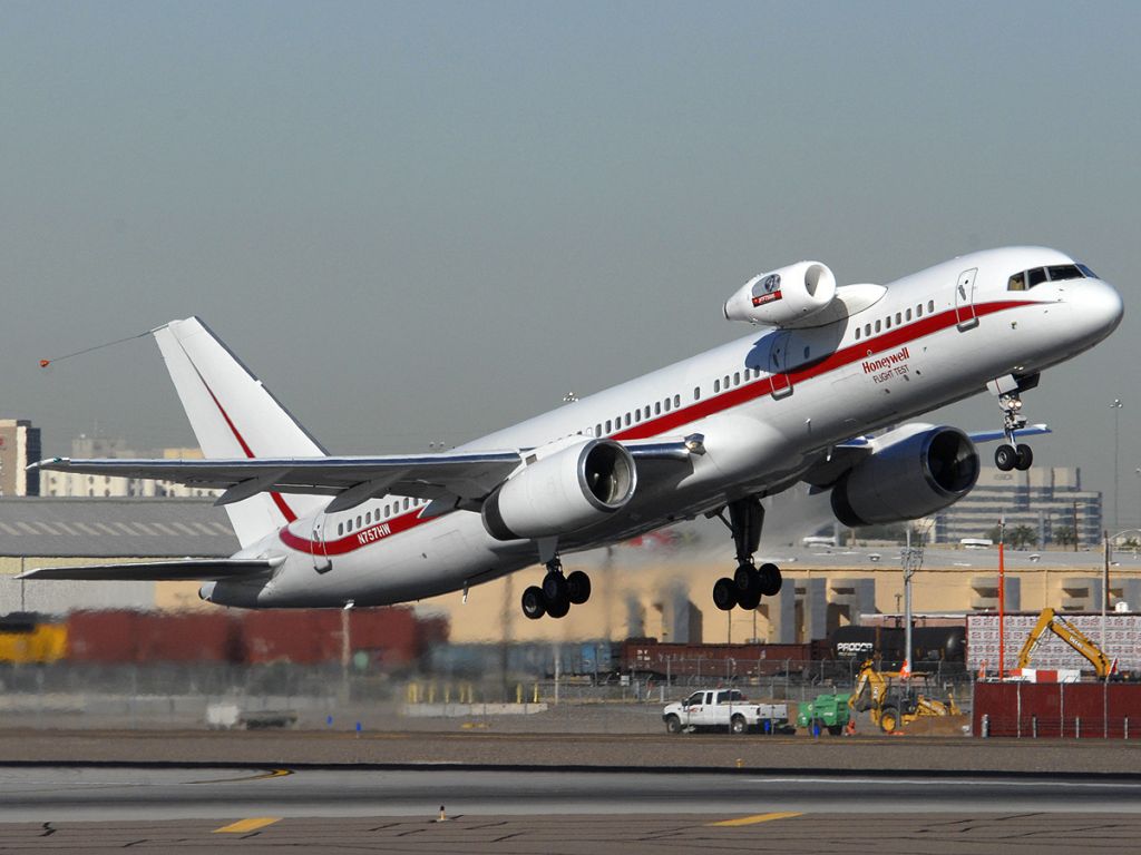 Boeing 757-200 (N757HW) - Honeywell engine testbed taking off from Runway 8