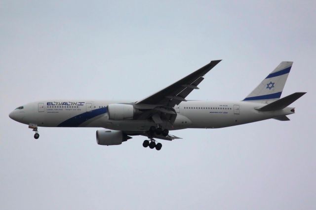 Boeing 777-200 (4X-ECB)