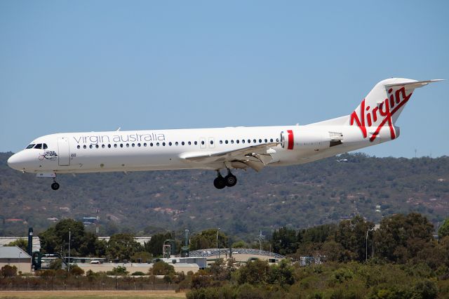 Fokker 100 (VH-FNR)